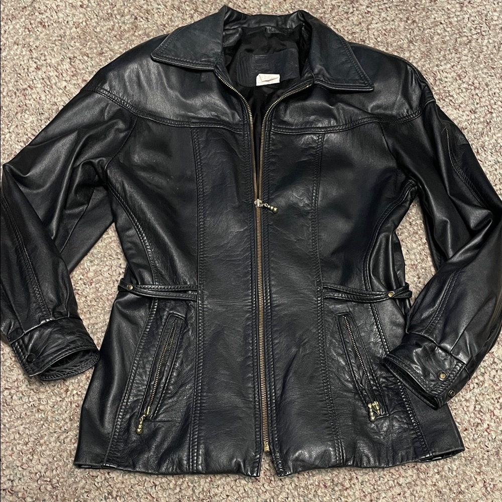 Vintage 90s Women's Black Leather zip front Jacket